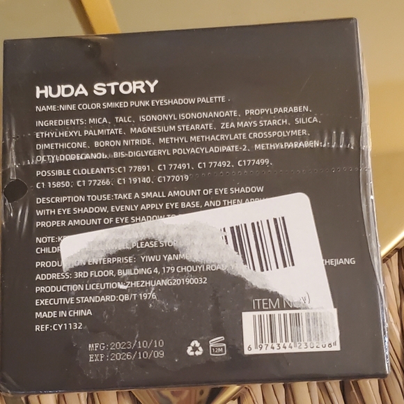 HUDA STORY Nine Color Smiked Eyeshadow Palette - Picture 5 of 6